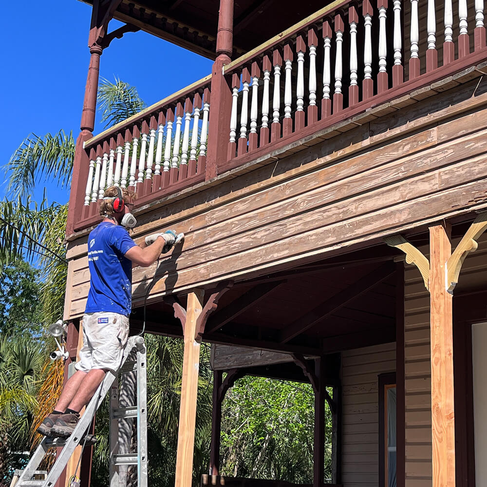 Preparing the wooden surface of the house for painting